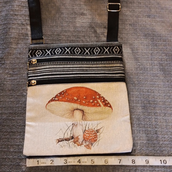 Mushroom Print Crossbody Bag, Adorable Woven Boho Fairy Cottagecore Purse - Picture 4 of 7